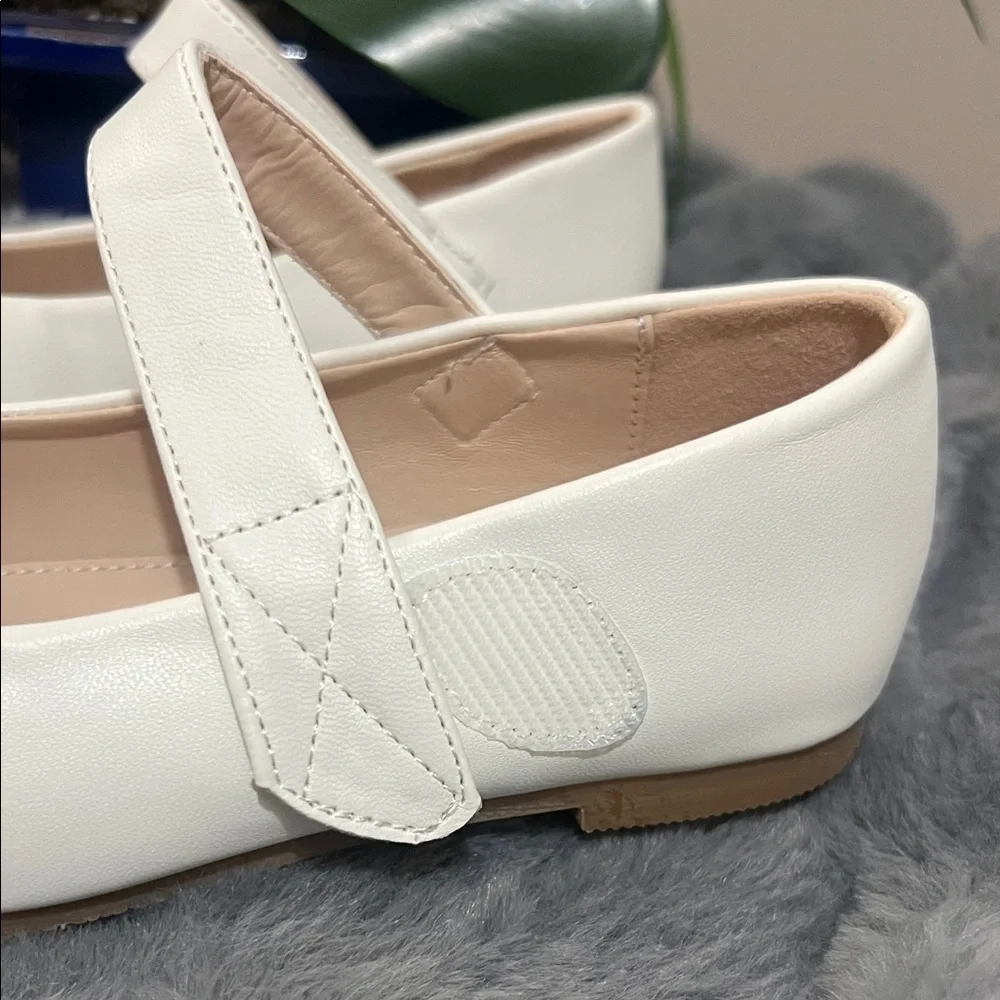 Coutgo Toddler Dress Shoes with Pearl Accents NIB retail $40